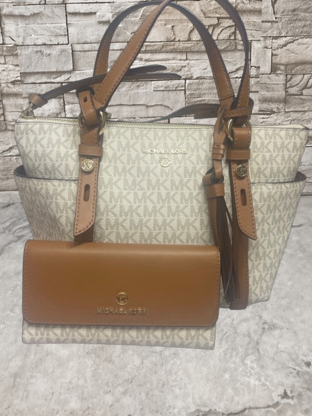 Michael Kors Sullivan TZ Crossbody & Wallet Set MK Signature Logo Vanilla/Acorn